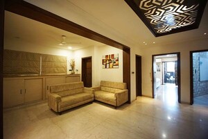 Living Room in 6 BHK Apartment at Ellisbridge – for Sale