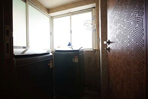 Bathroom in 6 BHK Apartment at Ellisbridge – for Sale