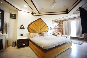 Bedroom in 6 BHK Apartment at Ellisbridge – for Sale