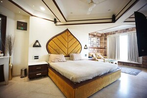 Bedroom in 6 BHK Apartment at Ellisbridge – for Sale