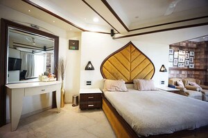 Bedroom in 6 BHK Apartment at Ellisbridge – for Sale