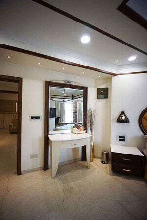 Parking in 6 BHK Apartment at Ellisbridge – for Sale