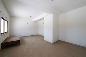 Room in 4 BHK Penthouse at Ellisbridge – for Sale