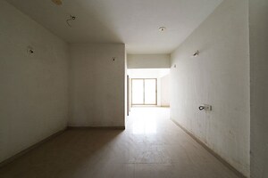 Room in 4 BHK Penthouse at Ellisbridge – for Sale