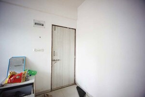 Room in 3 BHK Apartment at Ellisbridge – for Sale
