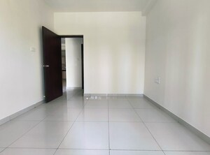 Room in 2 BHK Apartment at Puravankara Silversands, Mundhwa – for Rent