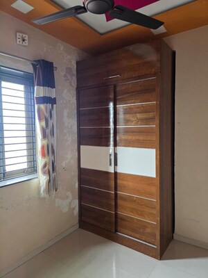 Room in 2 BHK Apartment at Jivraj Park – for Rent