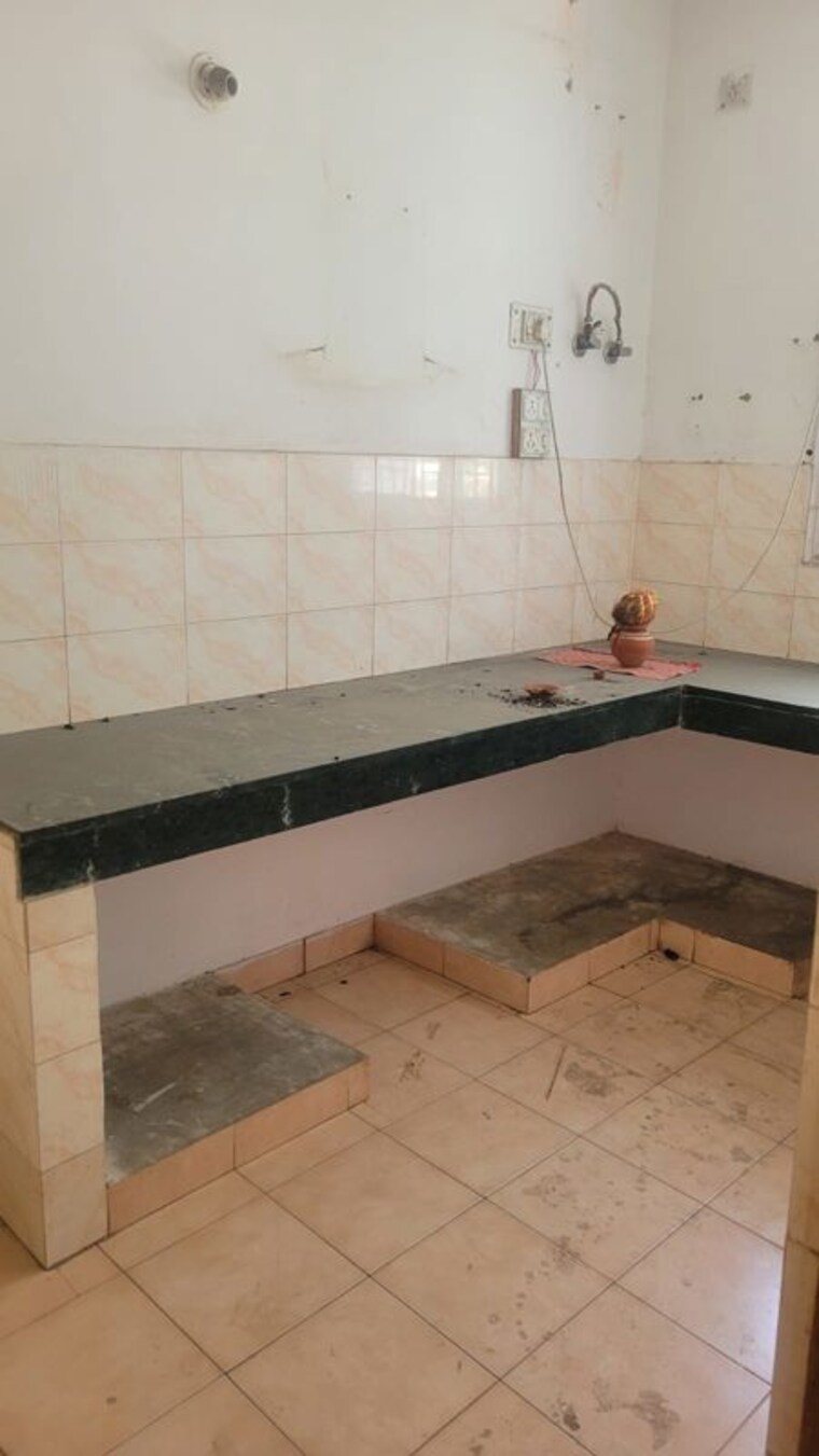 Kitchen, new palam vihar 2 Bedroom 1500 Sq.Ft. Builder Floor In New Palam Vihar Gurgaon 10482780