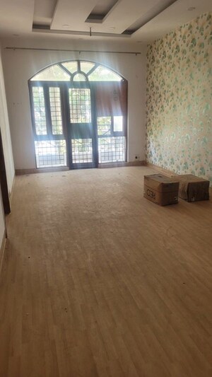 Room in 2 BHK Builder Floor at New Palam Vihar – for Rent