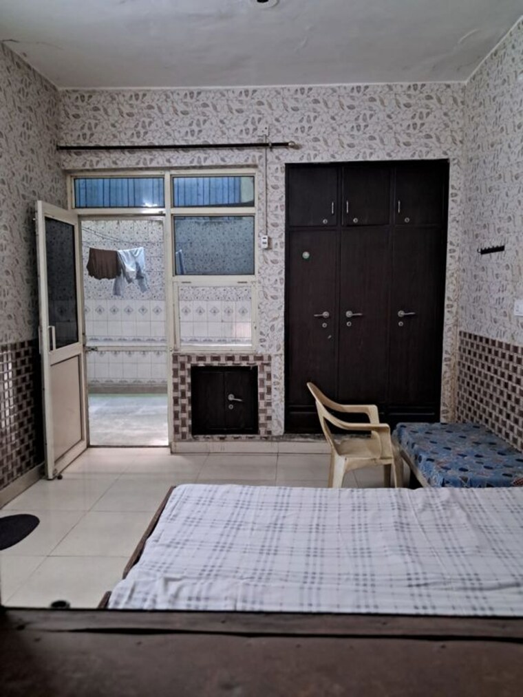 Team Area, jawahar nagar 2 Bedroom 250 Sq.Yd. Builder Floor In Jawahar Nagar Delhi 10482790