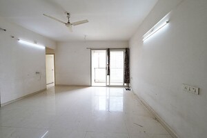 Room in 2 BHK Apartment at Ellisbridge – for Sale