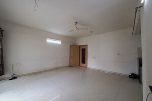 Room in 2 BHK Apartment at Ellisbridge – for Sale