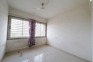 Room in 2 BHK Apartment at Ellisbridge – for Sale