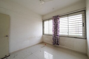 Room in 2 BHK Apartment at Ellisbridge – for Sale