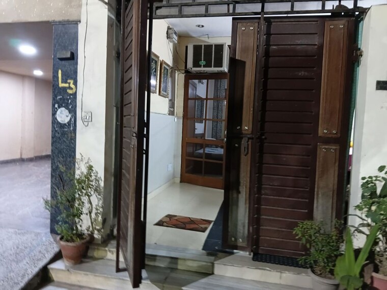 Balcony, lajpat nagar ii 1 Bedroom 600 Sq.Ft. Builder Floor In Lajpat Nagar ii Delhi 10482835