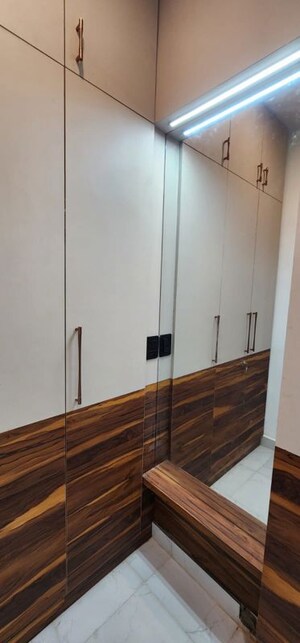 Furnished Amenities in 3 BHK Builder Floor at Vaishali Sector 5 – for Rent
