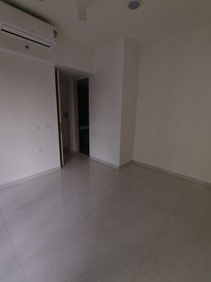 Room in 2 BHK Apartment at Lodha Woods, Kandivali East – for Rent