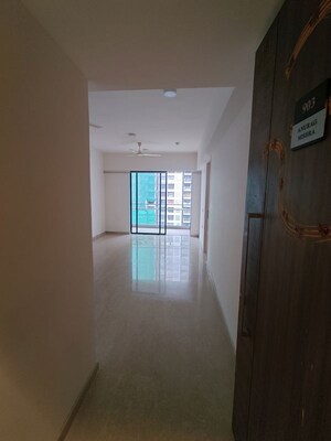 2 BHK Apartment For Rent in Lodha Woods, Kandivali East