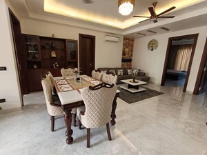 Team Area in 3 BHK Apartment at Saket – for Rent
