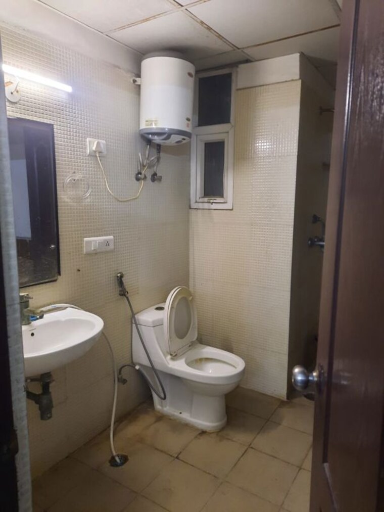 Bathroom, aditya-celebrity-homes 1 Bedroom 550 Sq.Ft. Apartment In Sector 76 Noida 10482928