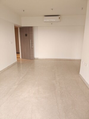 Room in 2 BHK Apartment at Lodha Woods, Kandivali East – for Rent