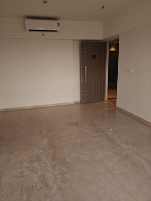 Room in 2 BHK Apartment at Lodha Woods, Kandivali East – for Rent