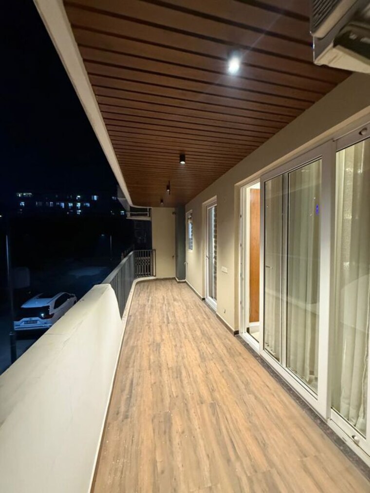 Balcony, panchkula urban estate 3 Bedroom 240 Sq.Yd. Apartment In Panchkula Urban Estate Panchkula 10482967
