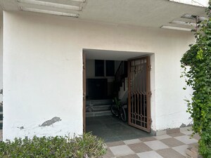 Room in 3 BHK Builder Floor at BPTP Parkland Pride, Sector 77 – for Rent