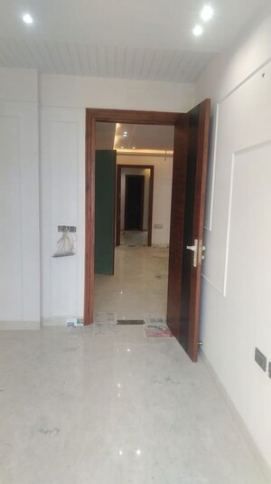Room in 3 BHK Builder Floor at South City 1 – for Sale