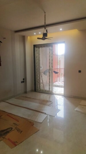 Room in 3 BHK Builder Floor at South City 1 – for Sale