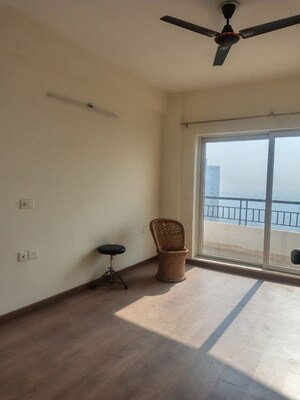 2 BHK Apartment For Rent in OP Floridaa, Sector 82