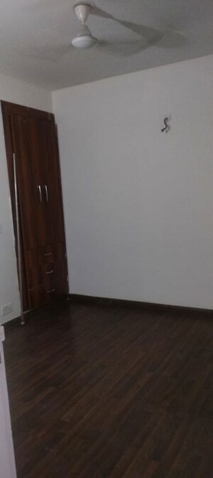 Room in 3 BHK Builder Floor at BPTP Parkland Pride, Sector 77 – for Rent