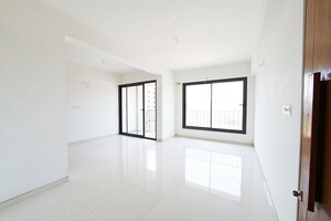 Room in 3 BHK Apartment at Vaishnodevi Circle – for Sale