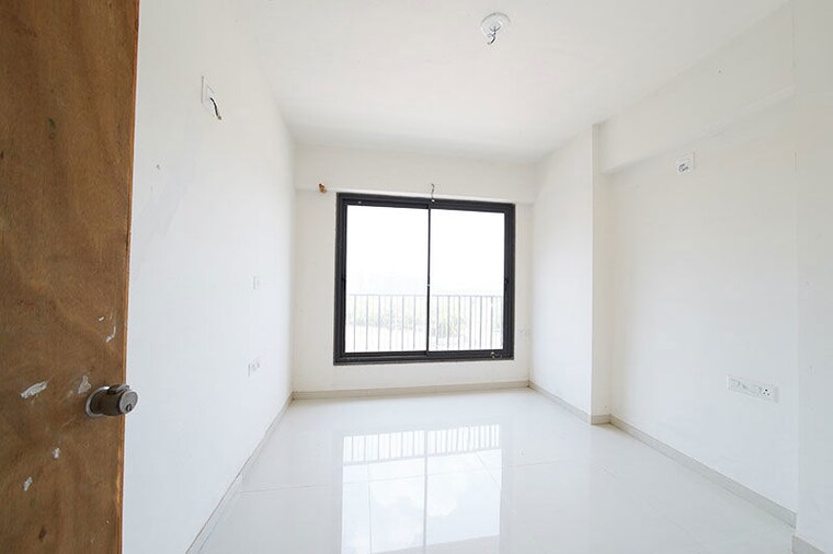 Room, vaishnodevi circle 3 Bedroom 206 Sq.Yd. Apartment In Vaishnodevi Circle Ahmedabad 10483030