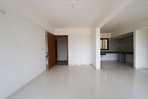 Room in 3 BHK Apartment at Vaishnodevi Circle – for Sale