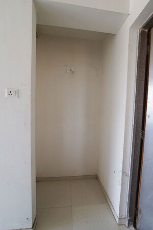 Room in 3 BHK Apartment at Vaishnodevi Circle – for Sale