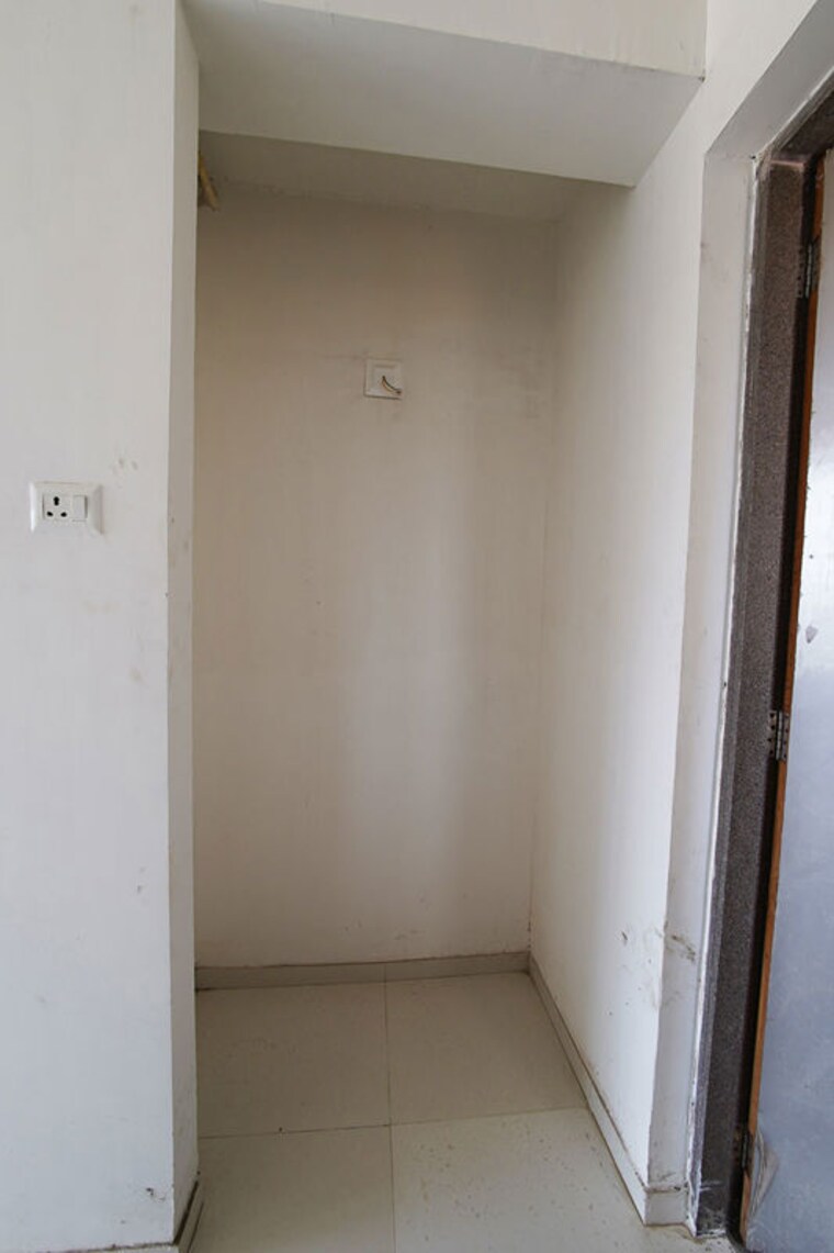 Room, vaishnodevi circle 3 Bedroom 206 Sq.Yd. Apartment In Vaishnodevi Circle Ahmedabad 10483030