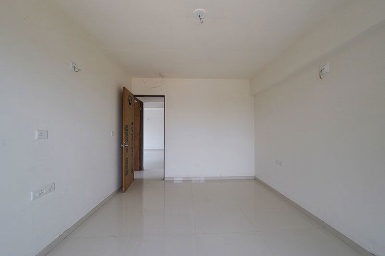 Room, vaishnodevi circle 3 Bedroom 206 Sq.Yd. Apartment In Vaishnodevi Circle Ahmedabad 10483030