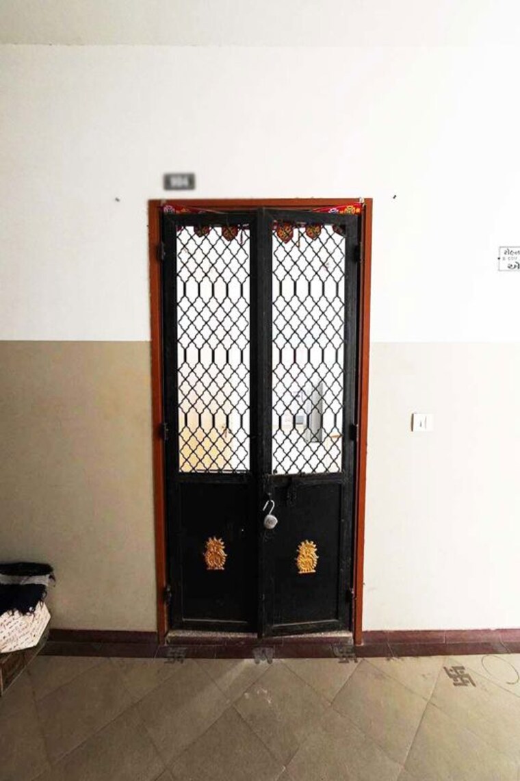 Room, sarkhej 2 Bedroom 107 Sq.Yd. Apartment In Sarkhej Ahmedabad 10483041