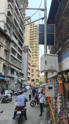 1.5 BHK + Servant Room Apartment For Rent in Maniyar Apartment