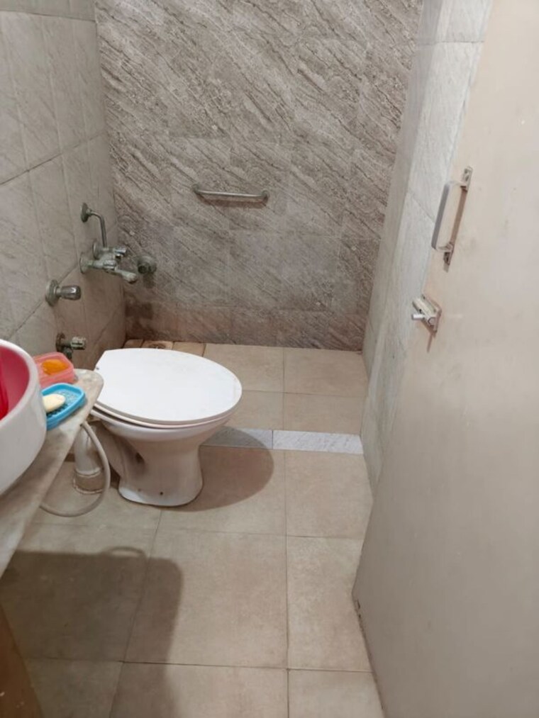 Bathroom, vejalpur 1.5 Bedroom 850 Sq.Ft. Apartment In Vejalpur Ahmedabad 10483079