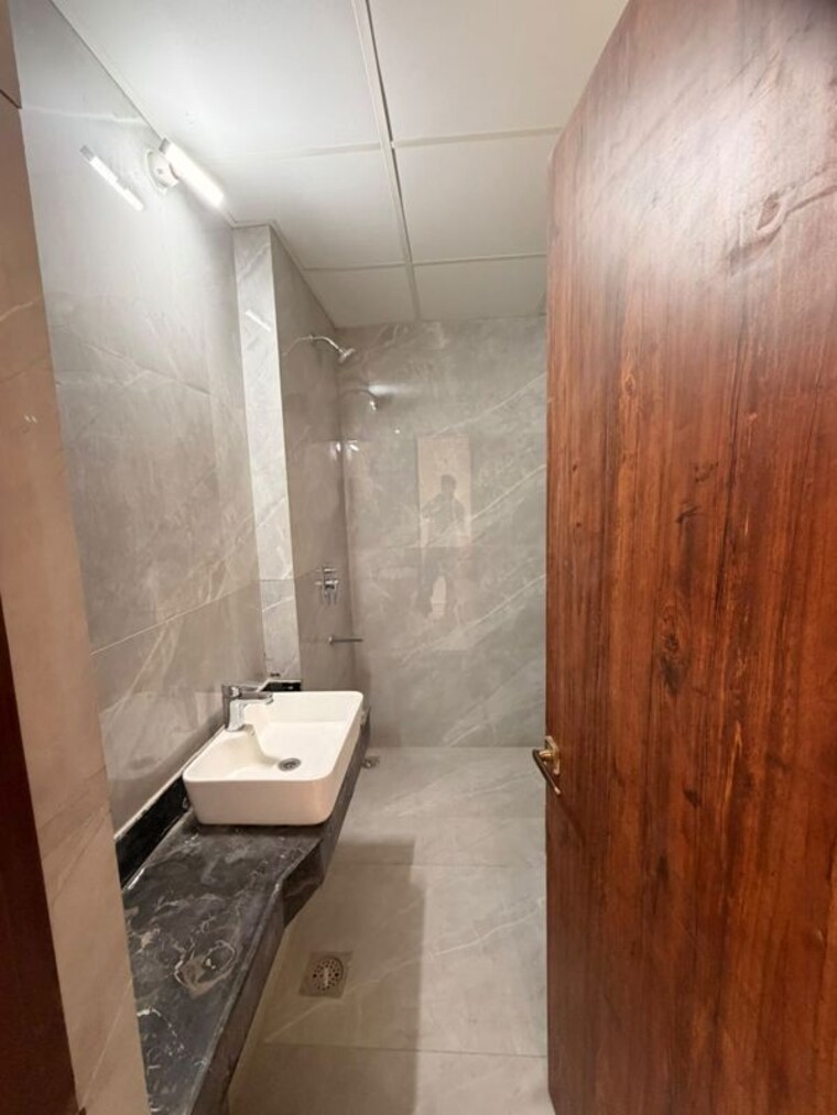 Bathroom, rishita-mulberry-heights 3.5 Bedroom 1900 Sq.Ft. Apartment In Sushant Golf City Lucknow 10483083