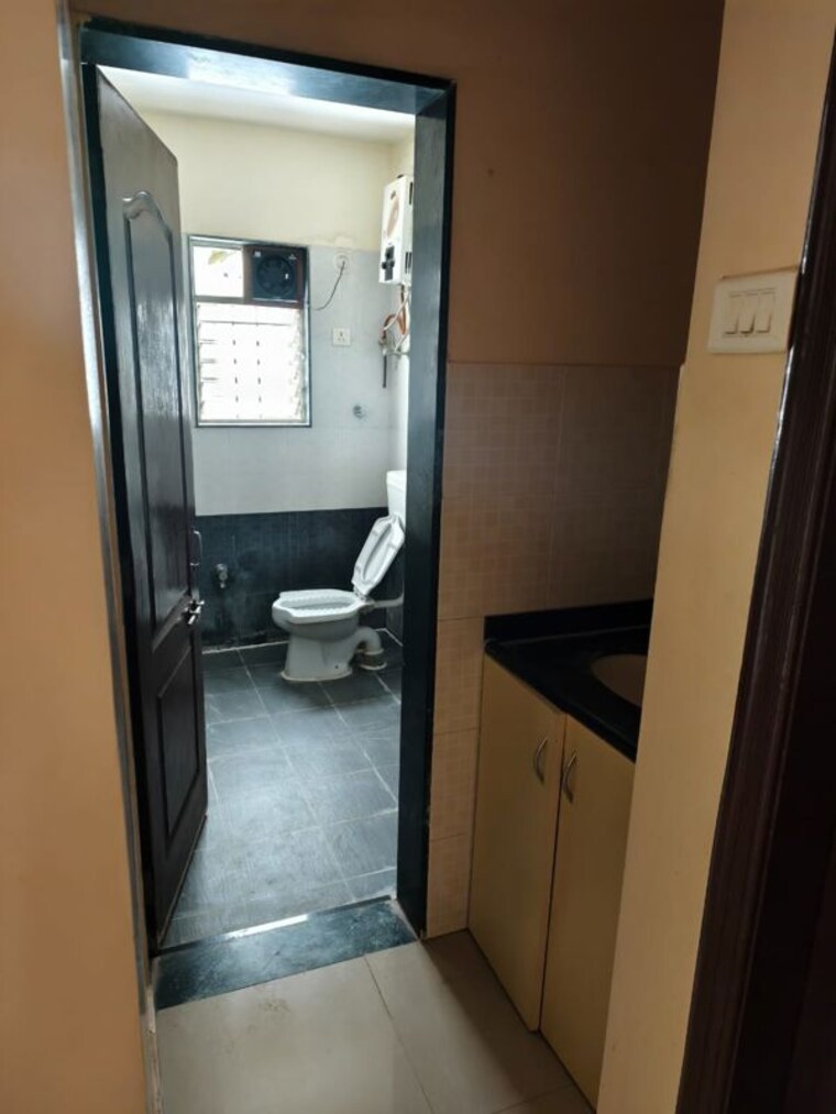 Bathroom, g-k-daffodils-housing-society 3 Bedroom 1400 Sq.Ft. Apartment In Pimple Saudagar Pune 10483129