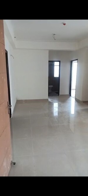 Room in 3 BHK Apartment at Sector 75 – for Sale