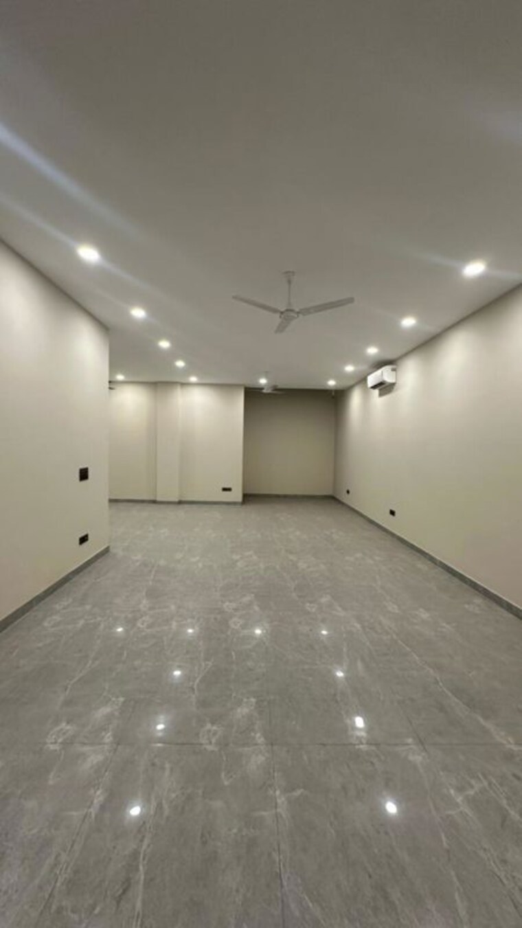 Room, jawahar nagar 1 Bedroom 100 Sq.Yd. Builder Floor In Jawahar Nagar Delhi 10483203