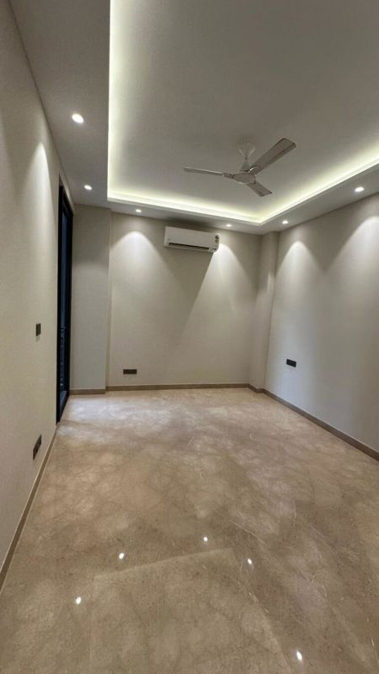 Room, jawahar nagar 1 Bedroom 100 Sq.Yd. Builder Floor In Jawahar Nagar Delhi 10483203