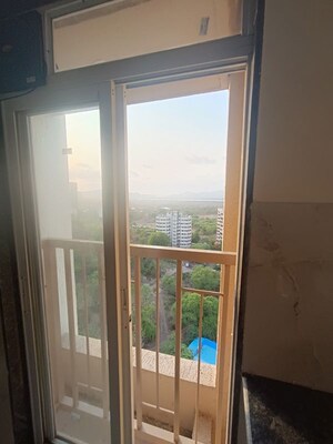 1 BHK Apartment For Rent in Metropolis Bayside, Kasarvadavali