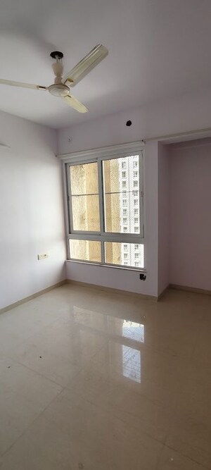 Room in 2.5 BHK Apartment at Puranik Rumah Bali, Ghodbunder Road – for Rent