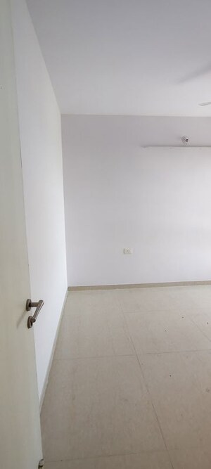 Room in 2.5 BHK Apartment at Puranik Rumah Bali, Ghodbunder Road – for Rent