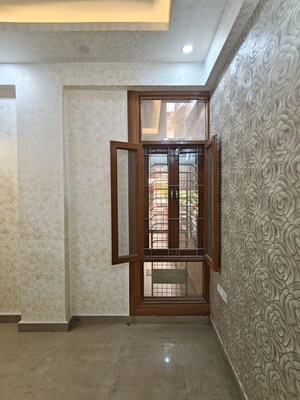 Room in 2 BHK Builder Floor at Indrapuram – for Sale